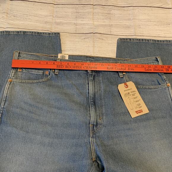 Levis Mens Size 44x30 Western Fit Straight Leg Regular Fit Stretch Denim Jeans - Picture 2 of 7
